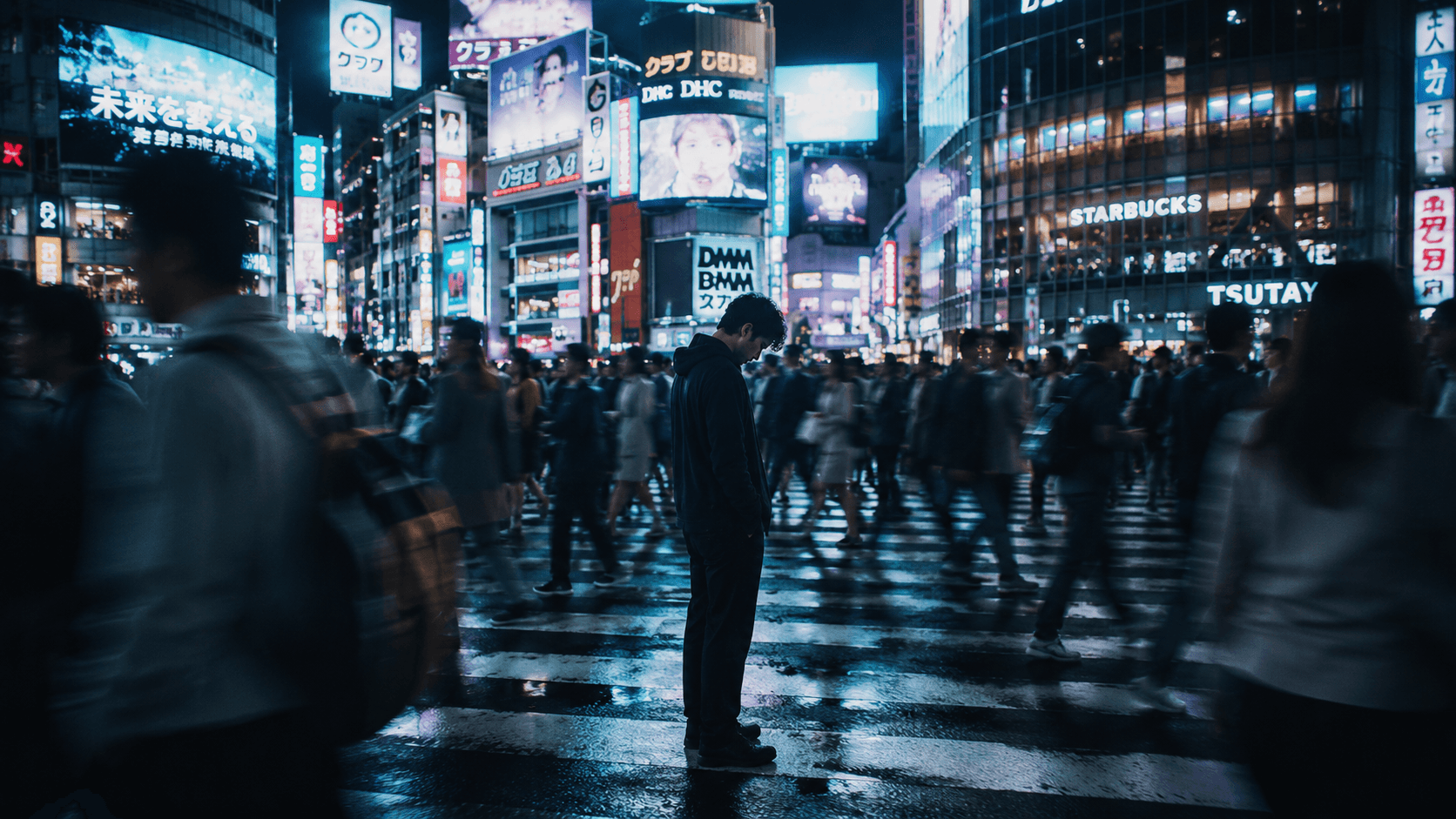Pessoa solitária perdida numa cidade agitada à noite